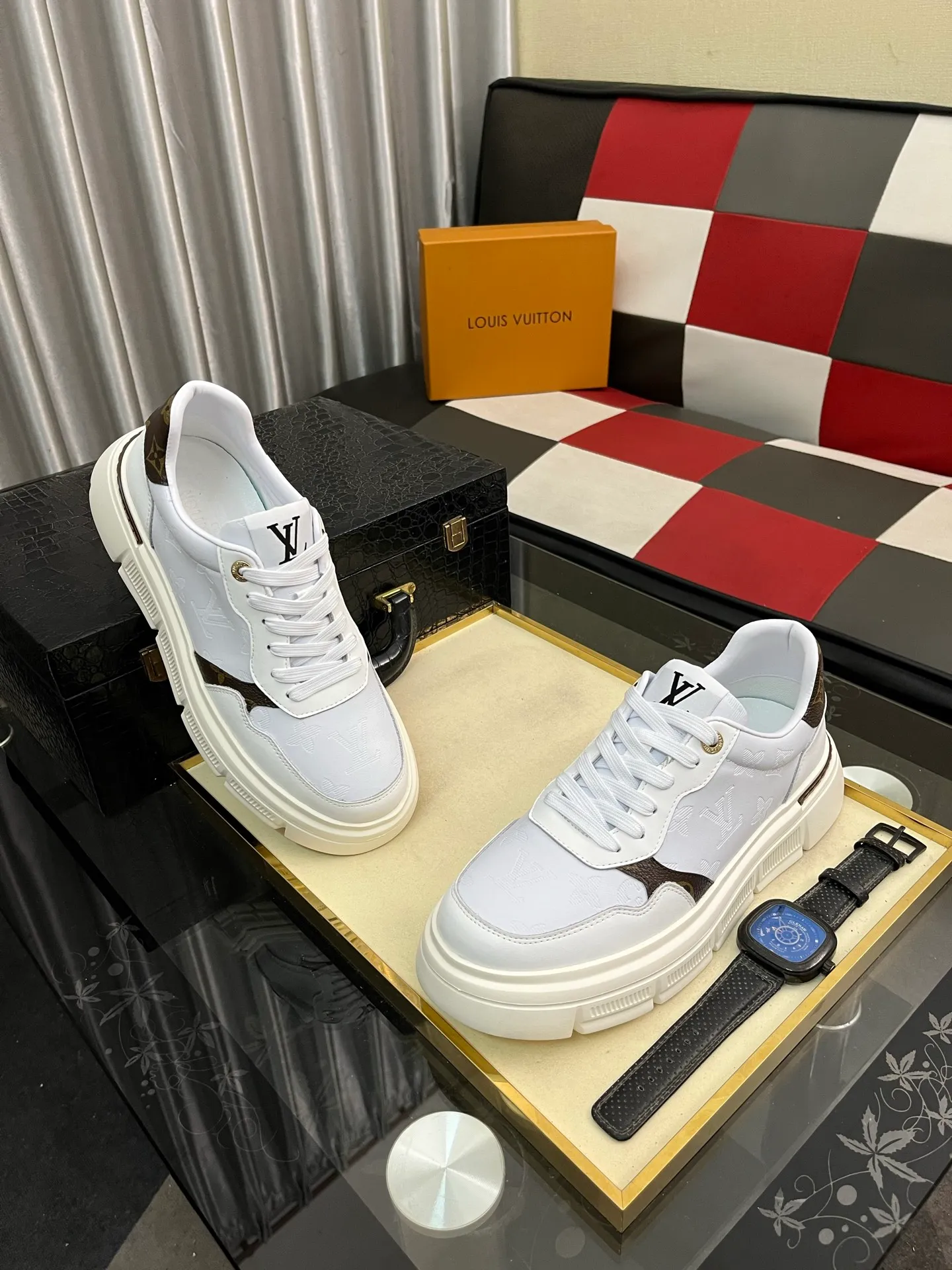 Men's shoes💰420⌚️⌚️"LOUI* VUITTO*" popular men's casual shoes, genuine Italian development💯purchasing level quality✔️The upper is made of official website material first-layer cowhide, comfortable and soft sheepskin feet⚡️Fashionable and versatile. The toe last shape is firm and full, and the soles are made from LV original molds and can be moved in and out of the counter at will. Light and comfortable on the foot~purely handmade, details determine quality! Size:38-442️⃣Colors available